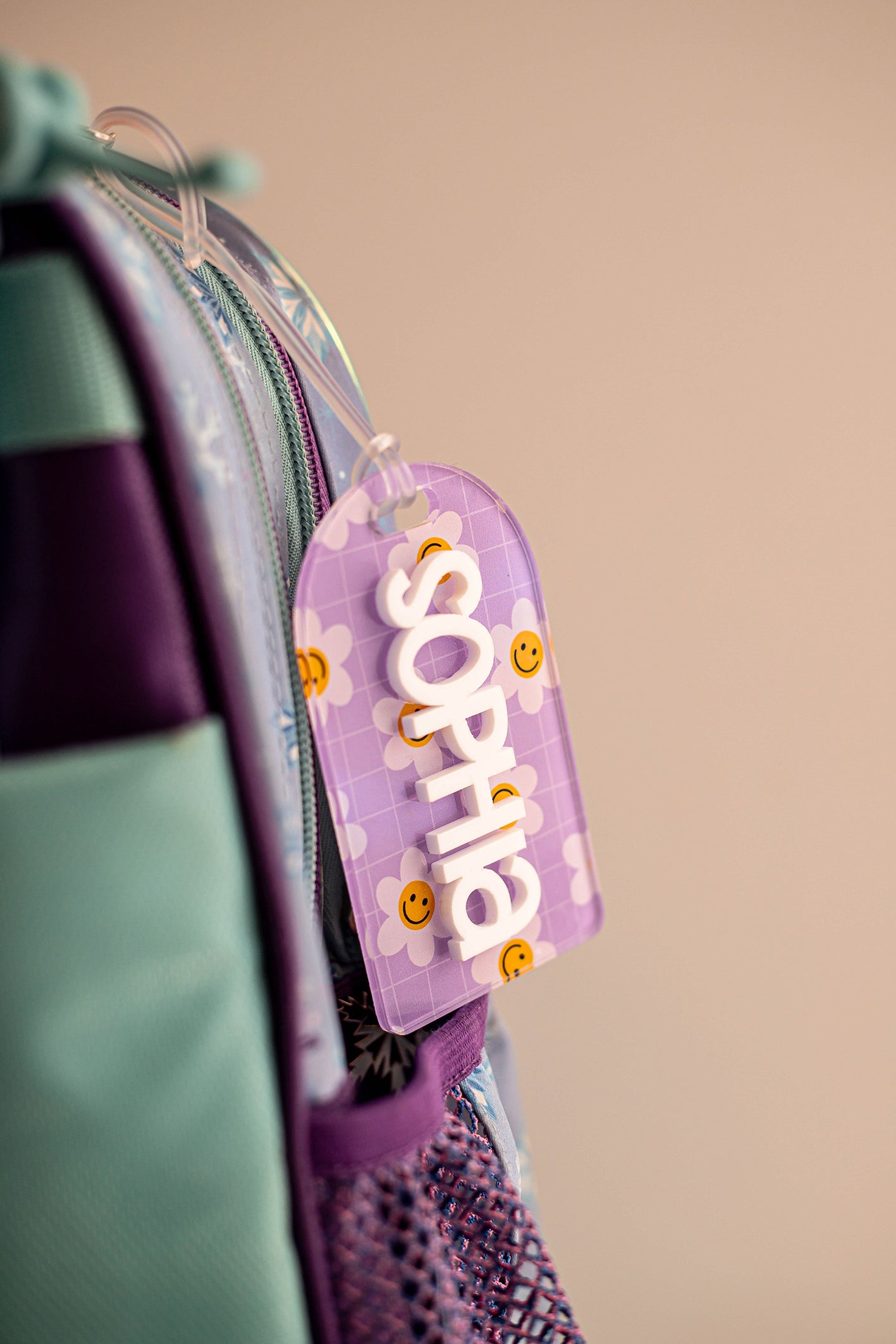 Tag para mochila en Acrílico con Relieve