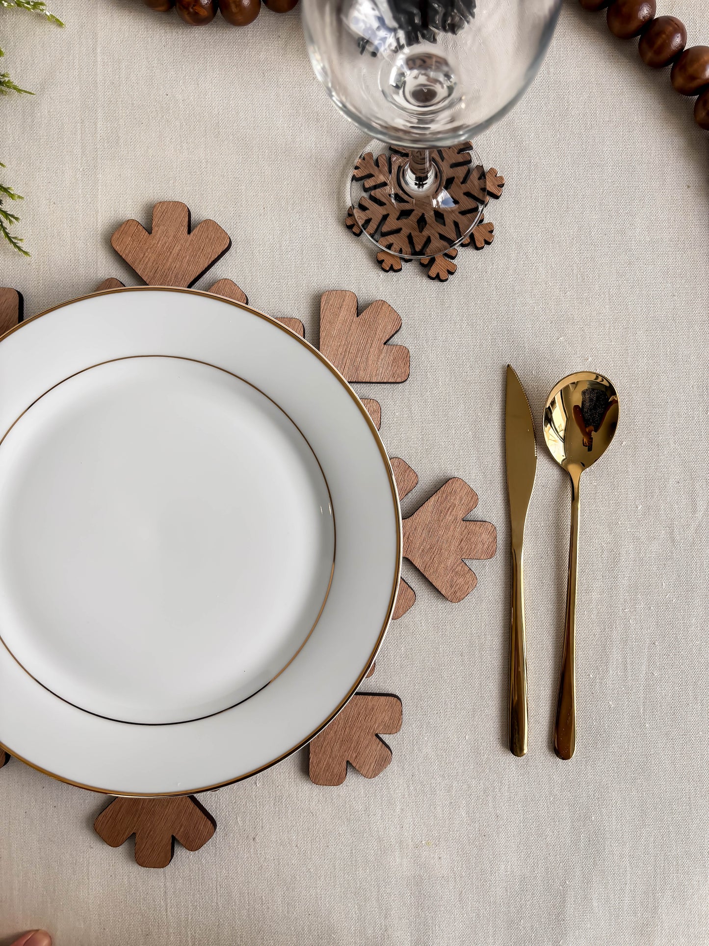 Set de Bajo platos y Porta vasos de madera