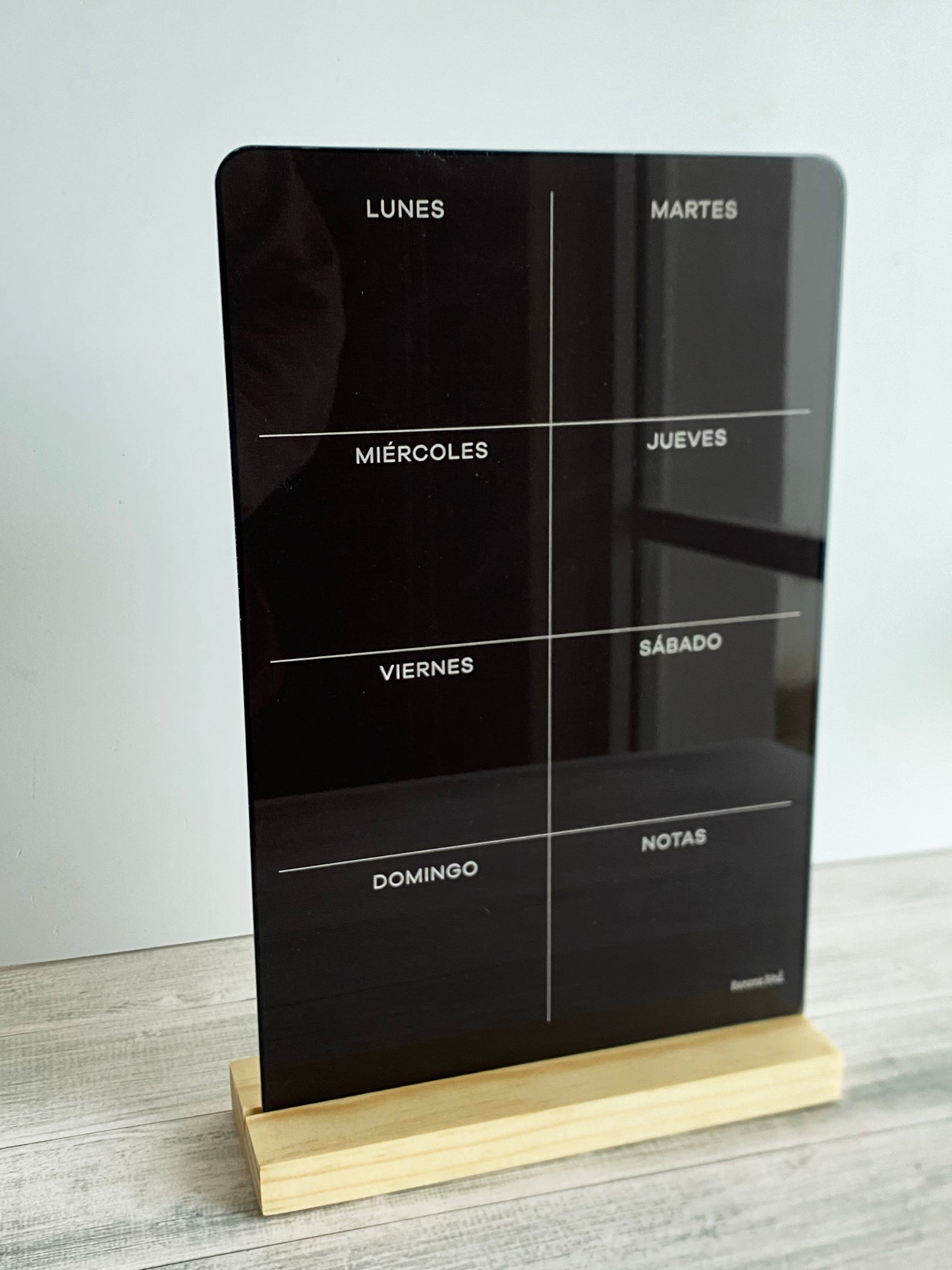 Planner SEMANAL en acrílico negro mediano (LIQUIDACIÓN)